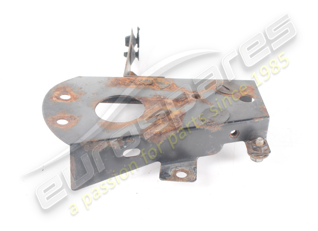 gebrauchte maserati nourice-halterung. teilenummer 384000136 (2)