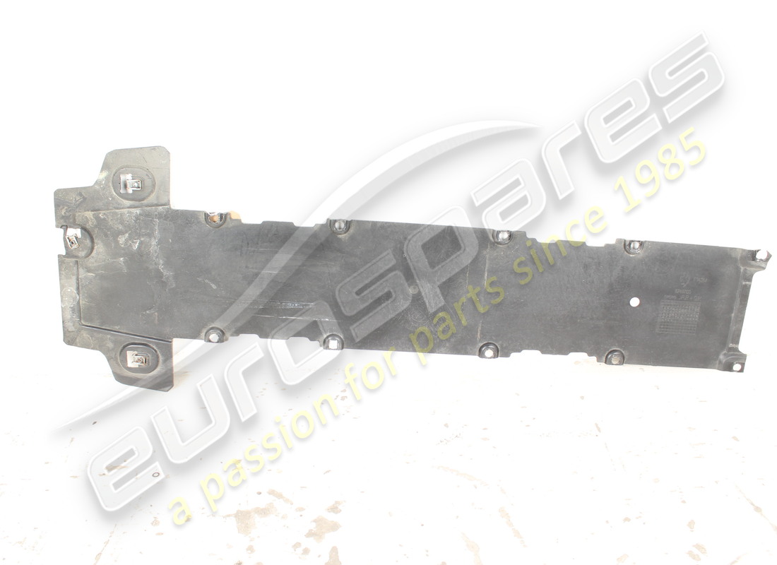 beschädigter ferrari zentraler unterbodenschutz. teilenummer 87497100 (2)