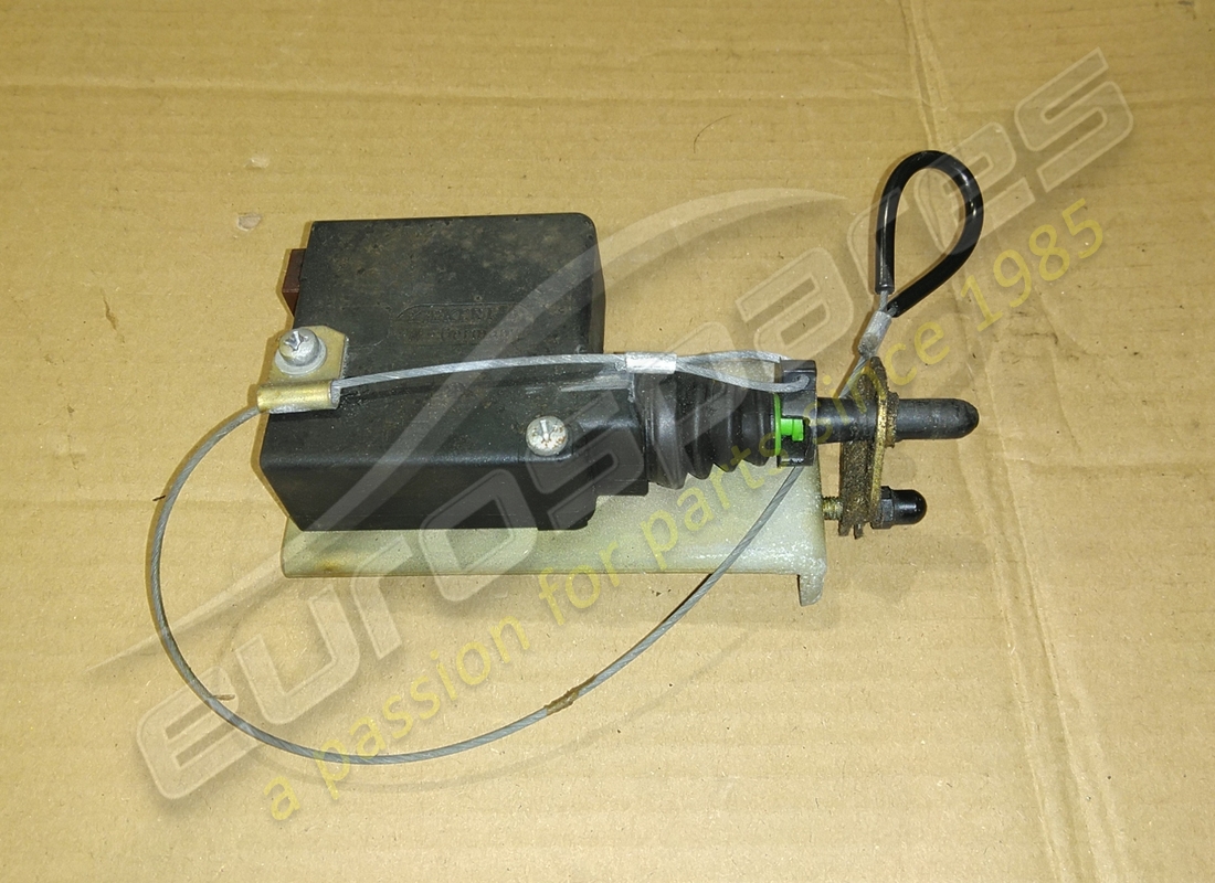 VERWENDET Ferrari KRAFTSTOFFKLAPPE-STELLANTRIEB. TEILENUMMER 63713800 (1)
