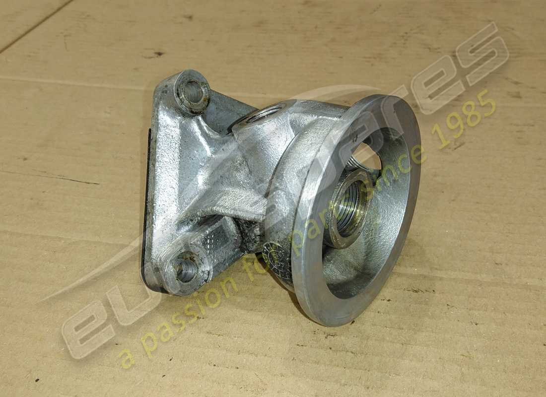 GEBRAUCHTER Ferrari ÖLFILTERBASIS . TEILENUMMER 123863 (1)
