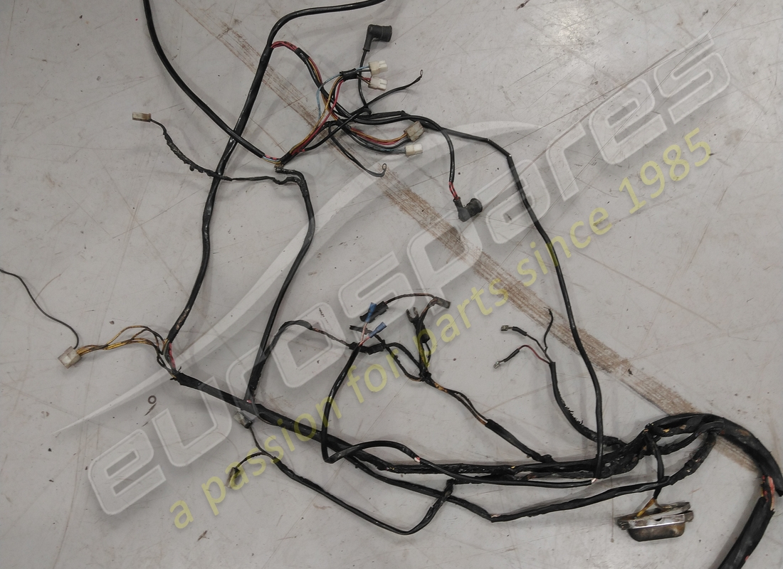 beschädigter ferrari-kabelbaum. teilenummer 40332504 (2)