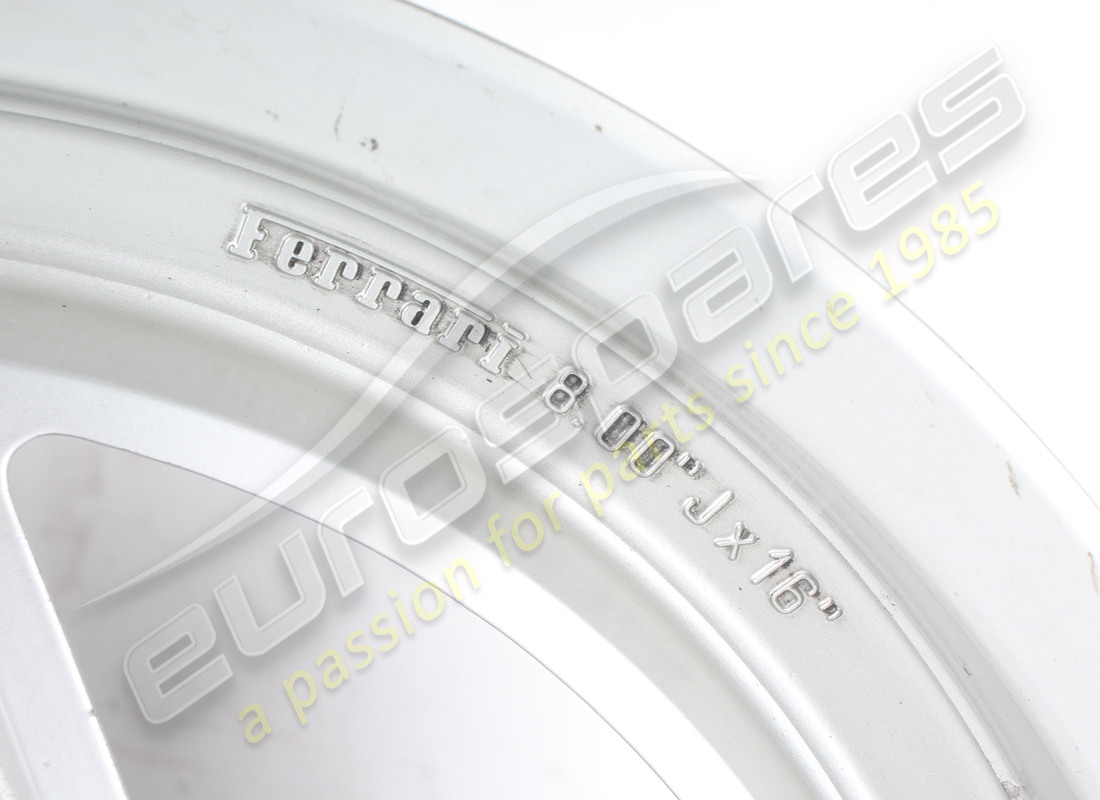 gebrauchtes ferrari hinteres strassenrad 8jx16. teilenummer 130905 (2)