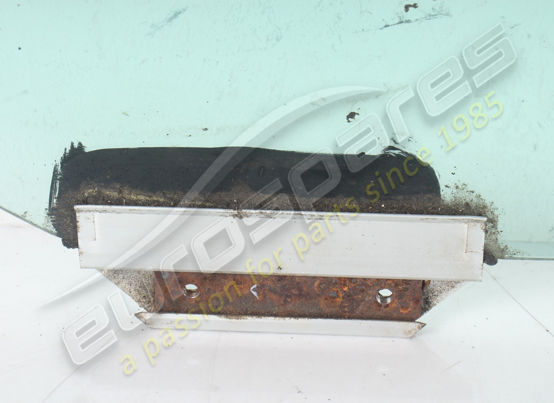 gebrauchtes maserati fensterglas vorne links. teilenummer 377700629 (3)