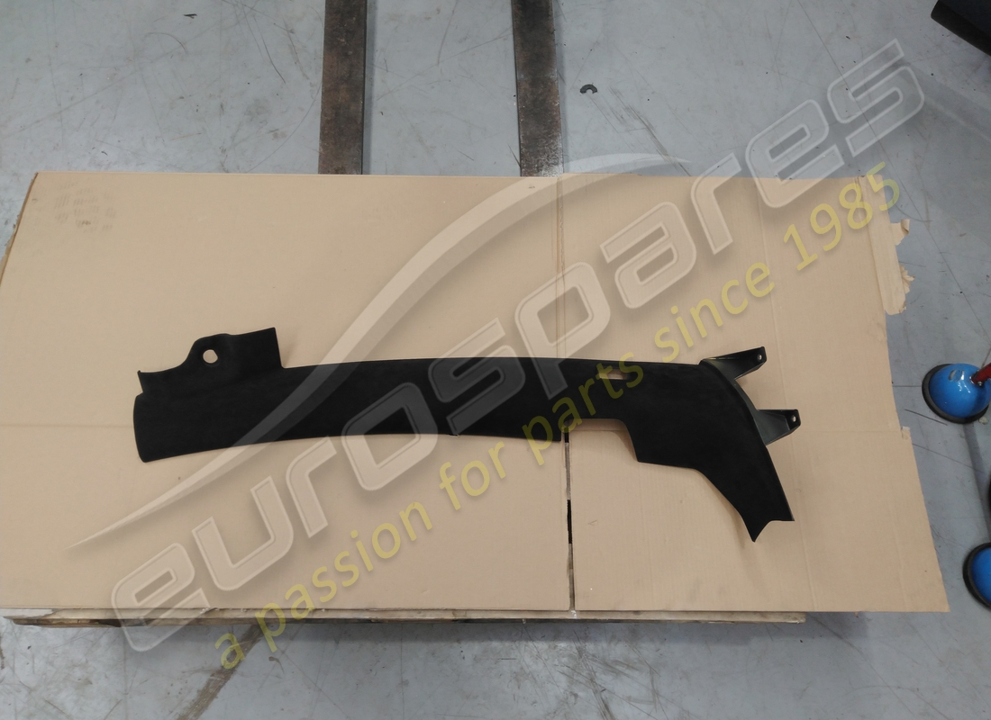 gebrauchte lamborghini verkleidung, säule. teilenummer 476867352b (2)