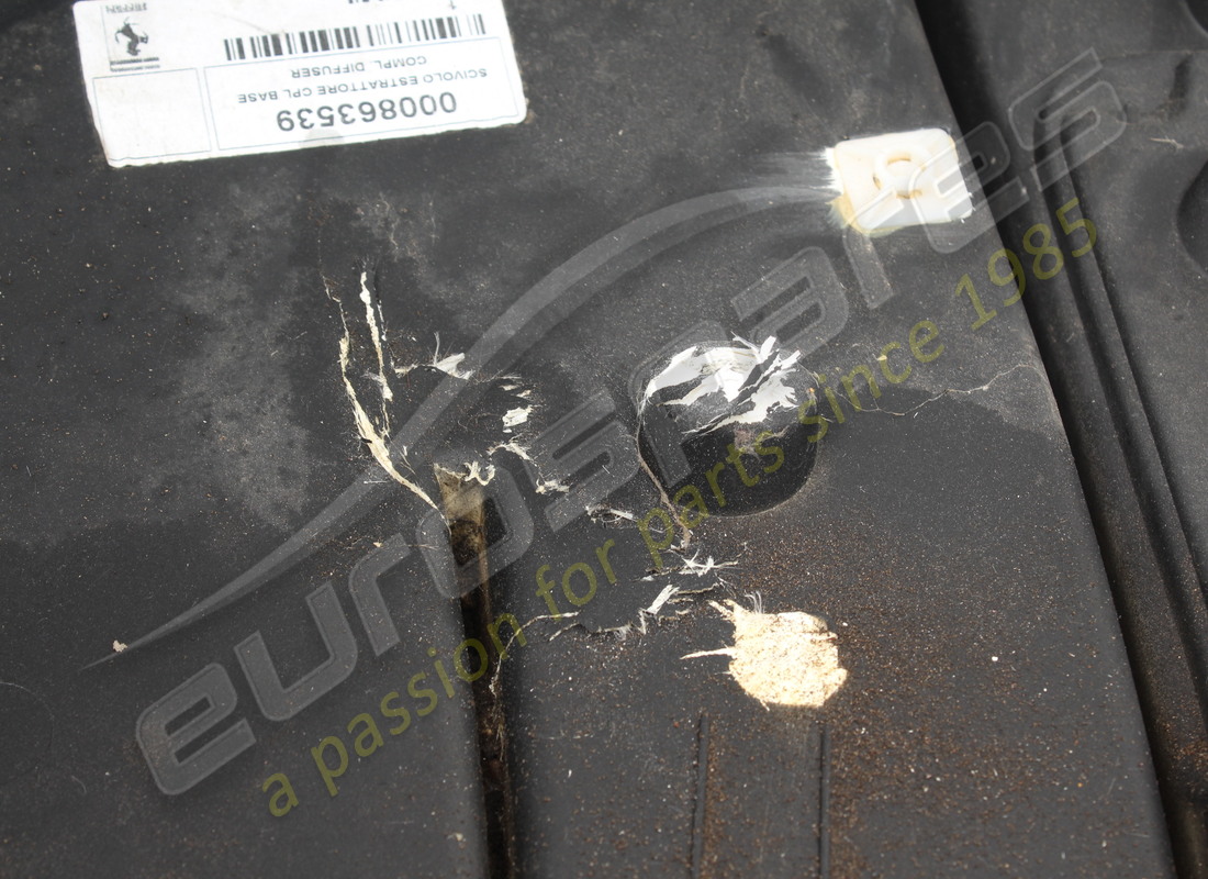 beschädigter ferrari vollständiger diffusor. teilenummer 863539 (6)