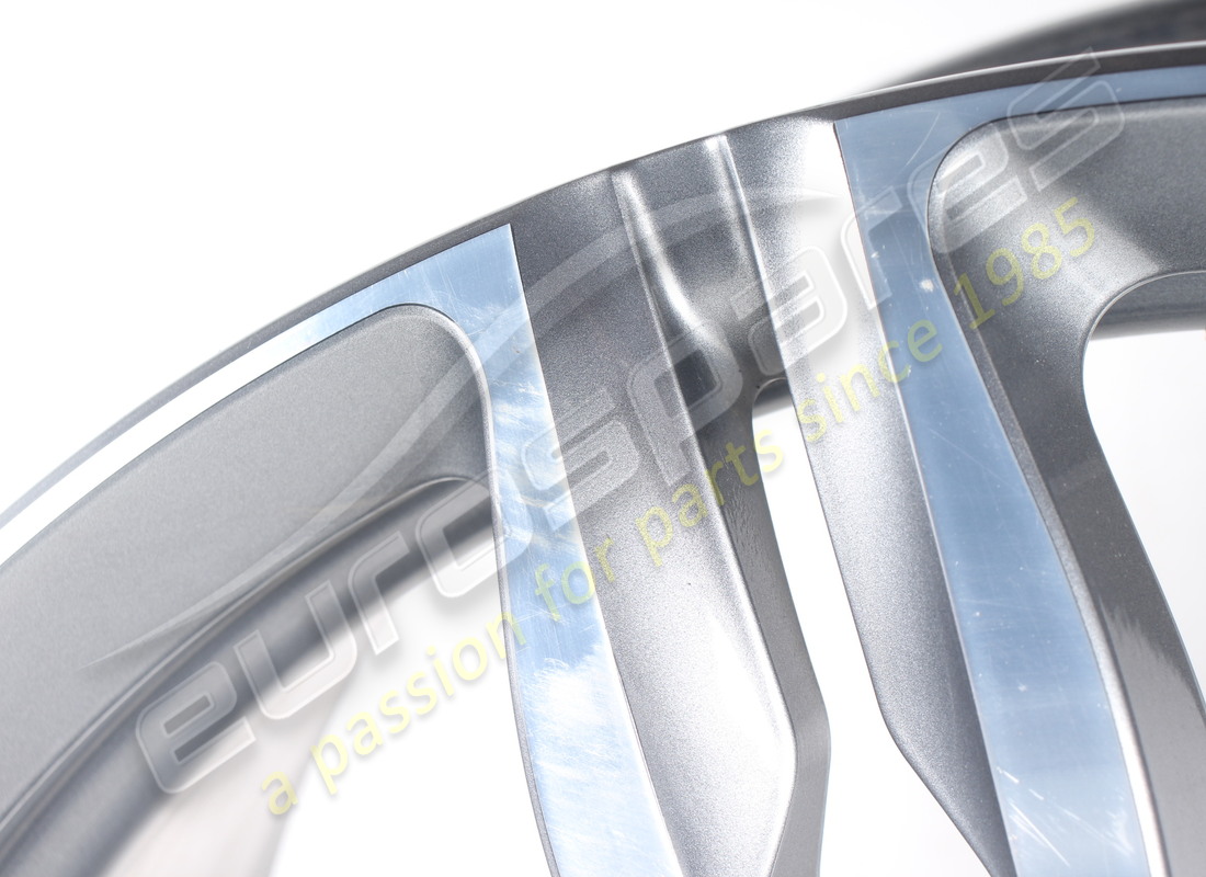 VERWENDETES FERRARI VORDERRAD. TEILENUMMER 328870 (2) verwendetes ferrari vorderrad. teilenummer 328870 (2)