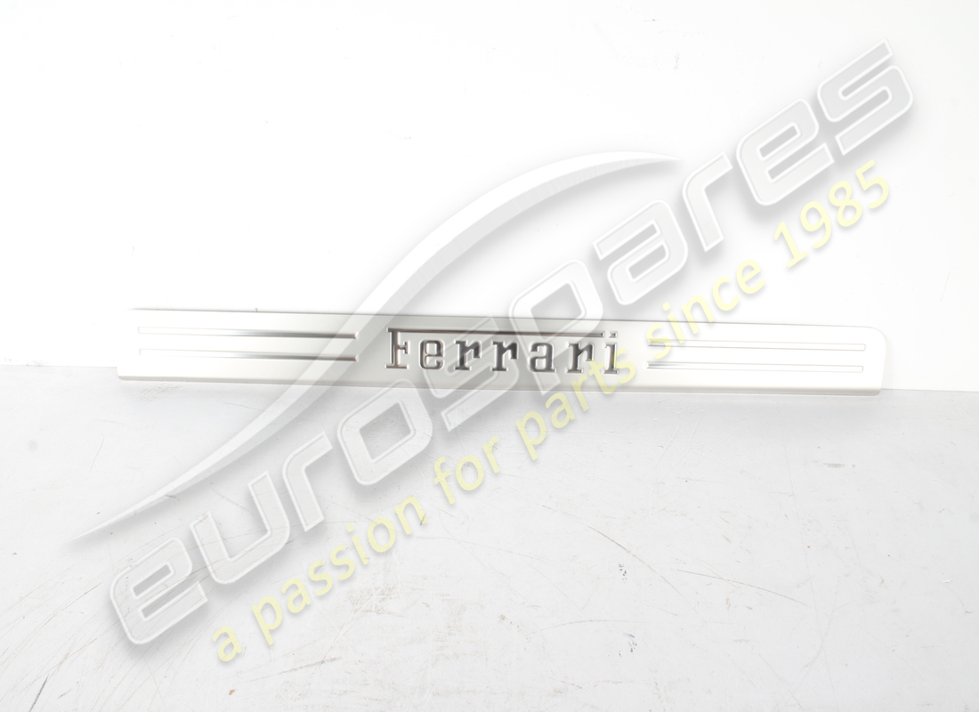 neuer ferrari rh kickplate. teilenummer 86786100 (1)