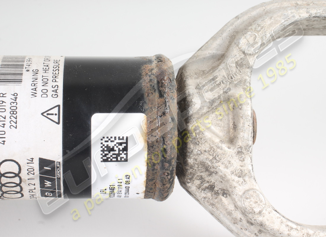beschädigter lamborghini stossdämpfer magna ride lift. teilenummer 4t0412019r (4)