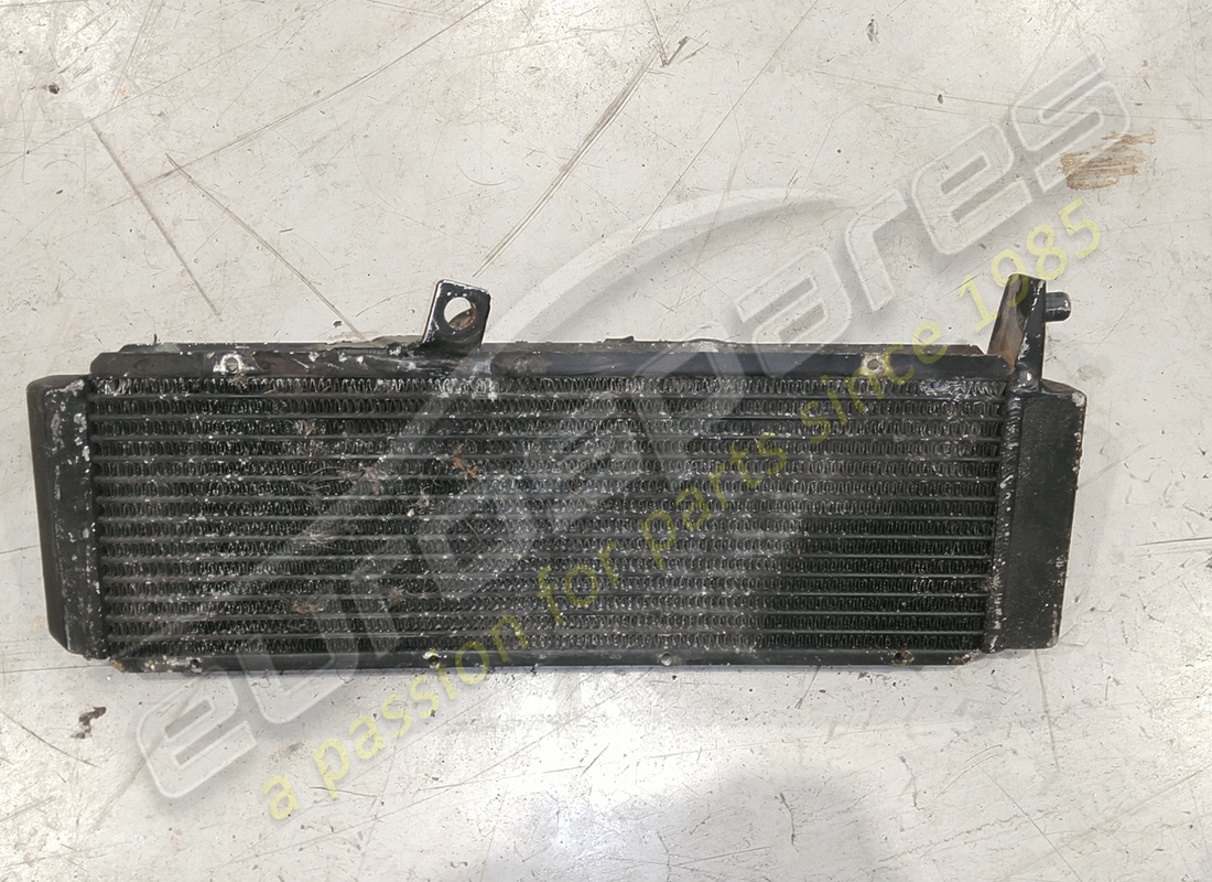 beschädigter ferrari ölkühler. teilenummer 164616 (2)