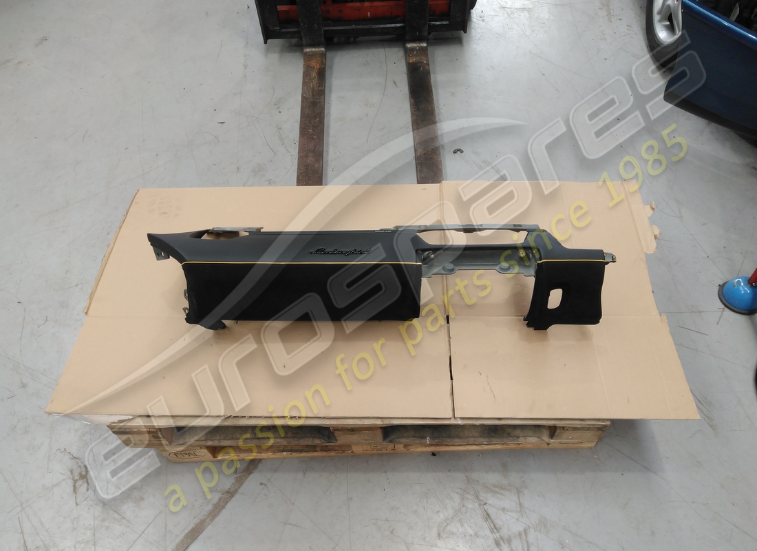 GEBRAUCHT Lamborghini UNTERES ARMATURENBRETT, ALCANTARA RHD . TEILENUMMER 472857921Q (1)