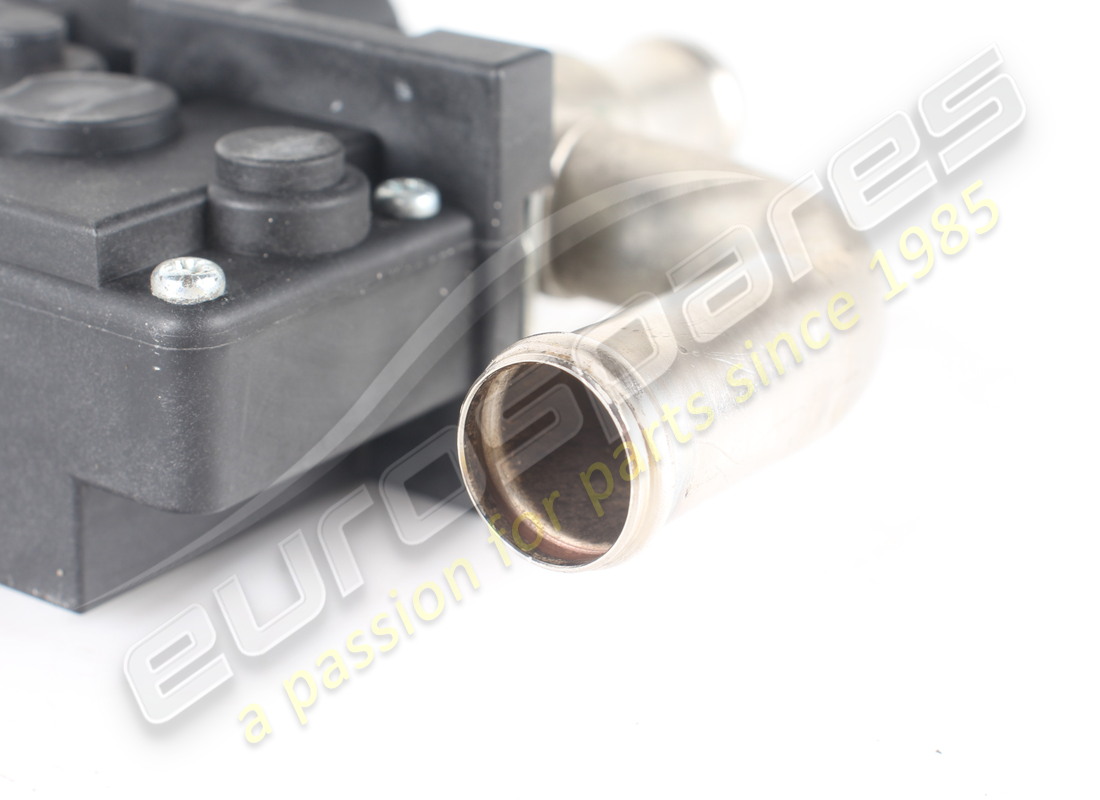 GEBRAUCHTES FERRARI RH TGK-VENTIL. TEILENUMMER 67635900 (5) gebrauchtes ferrari rh tgk-ventil. teilenummer 67635900 (5)