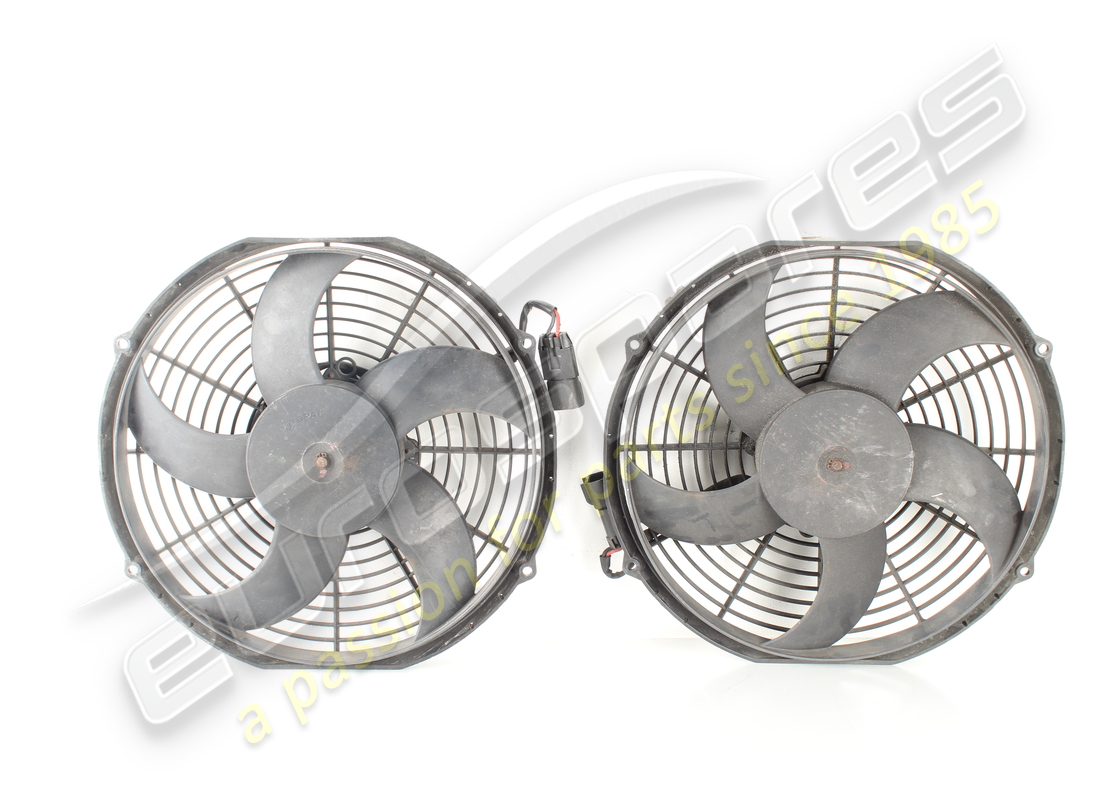 GEBRAUCHTE Maserati KOMPLETTE HAUBE MIT ELEKTRISCHEM VENTILATOR. TEILENUMMER 221254 (1)