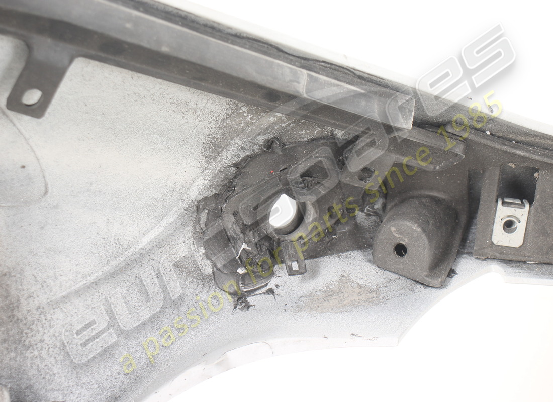 beschädigter ferrari vorderer stoßfänger. teilenummer 89041710 (5)
