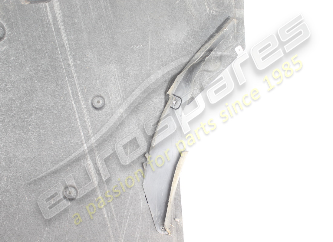 beschädigte porsche unterbodenverkleidung. teilenummer 992825523m (3)