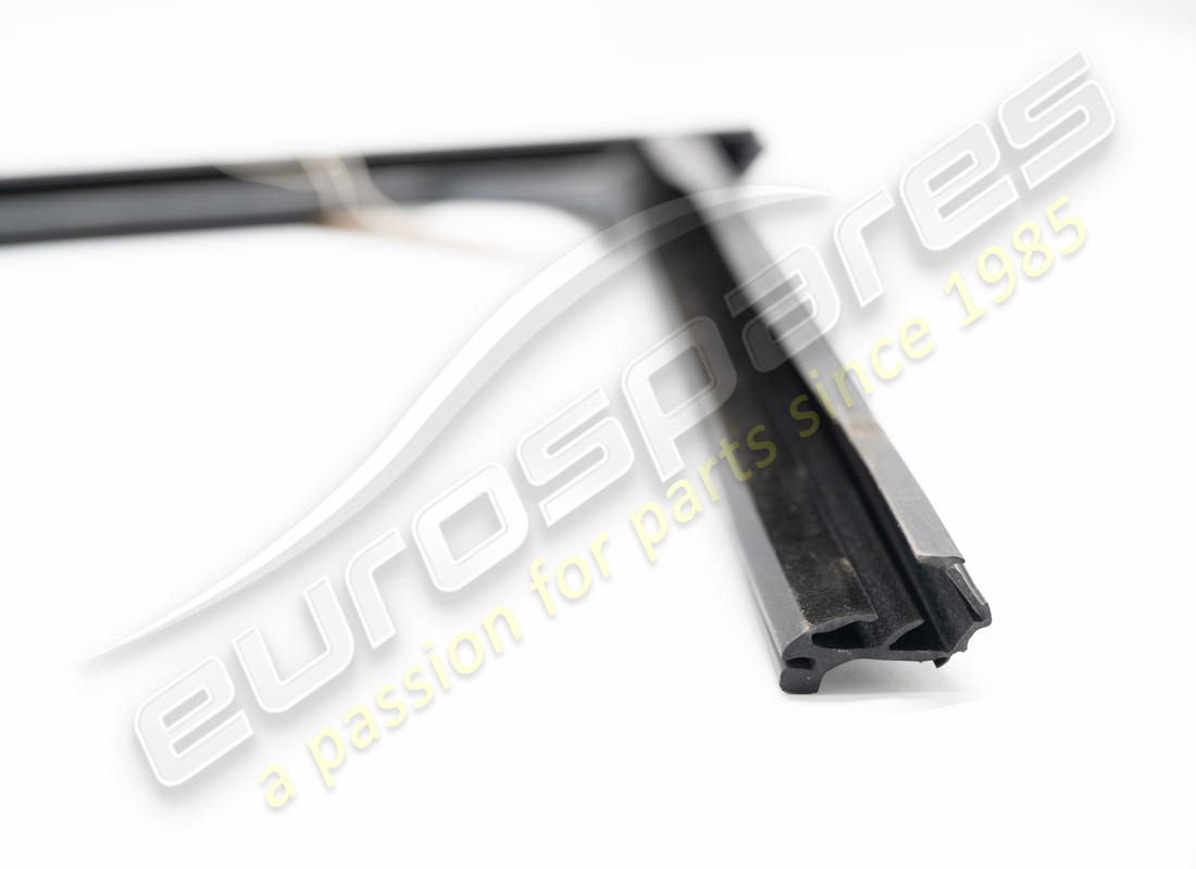 gebrauchte maserati dichtung vorne links. teilenummer 670295996 (3)