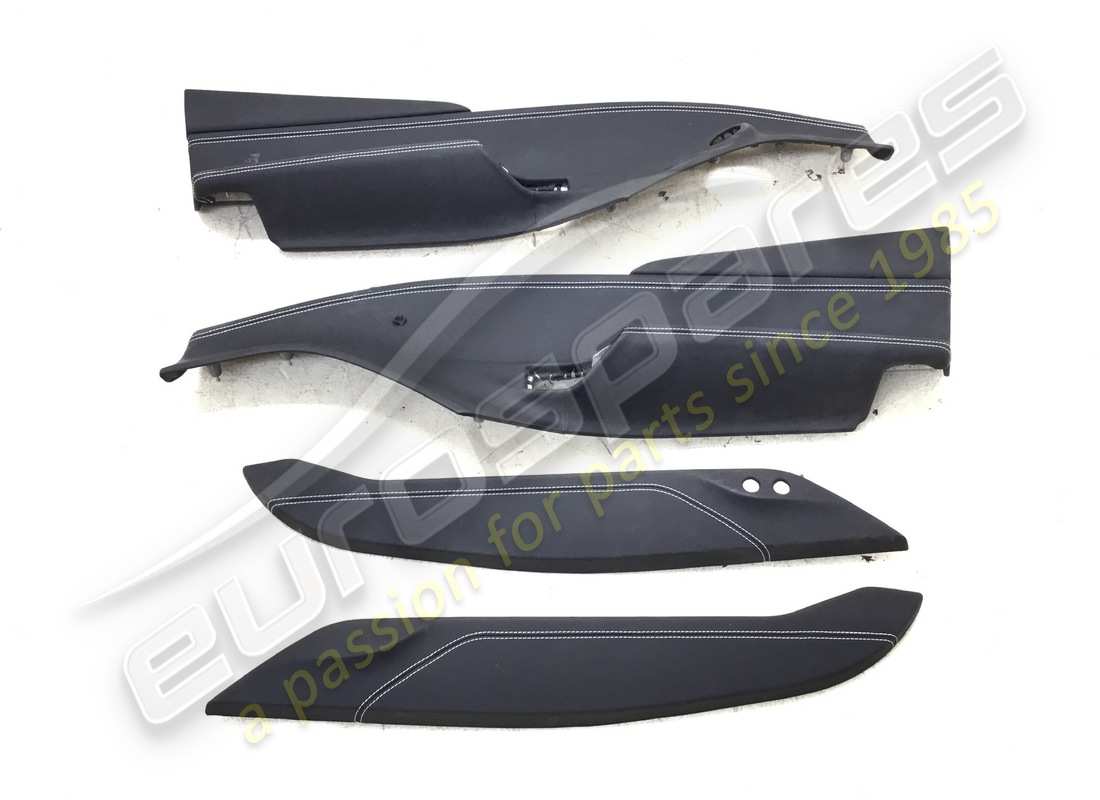 GEBRAUCHT Eurospares Ferrari 488 Türverkleidungen links und rechts (schwarzes Leder und weiße Nähte). TEILENUMMER EAP1374247 (1)