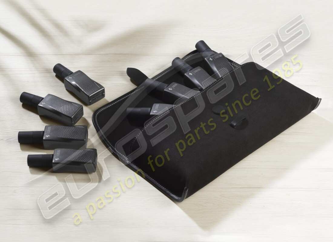 neu ferrari autopflege touring kit. teilenummer 70005132 (1)