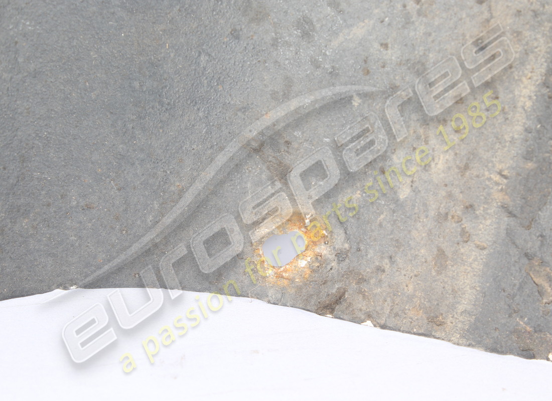 beschädigt ferrari rh shield. teilenummer 61770300 (3)