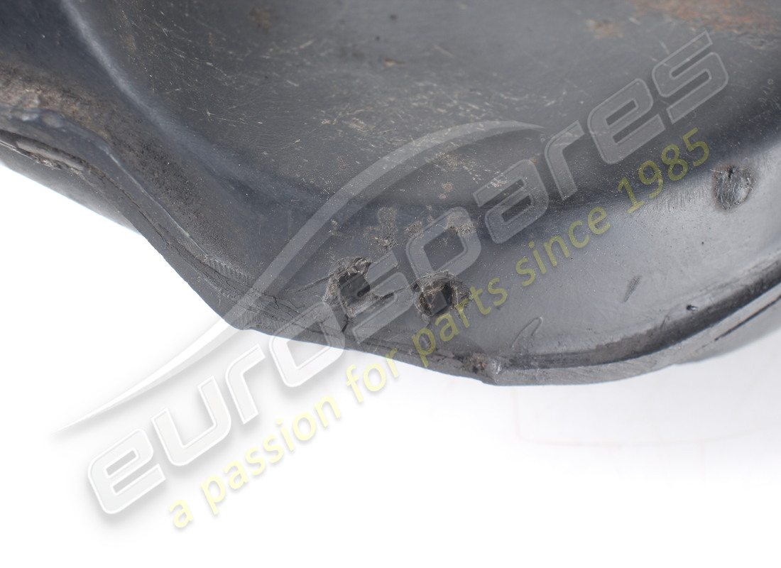 VERWENDETER LH-LUFTKANAL AM UNTERBODEN MASERATI. TEILENUMMER 386100155 (4) verwendeter lh-luftkanal am unterboden maserati. teilenummer 386100155 (4)