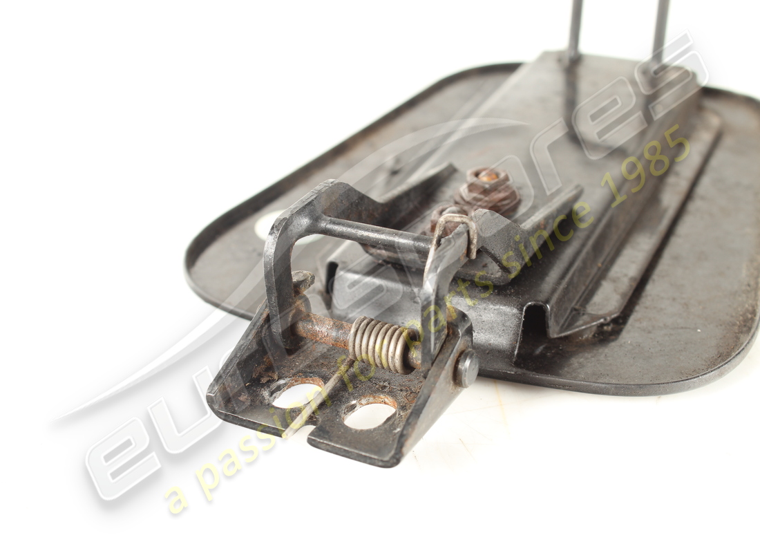 gebrauchte maserati kraftstoffklappe. teilenummer 382501050 (3)