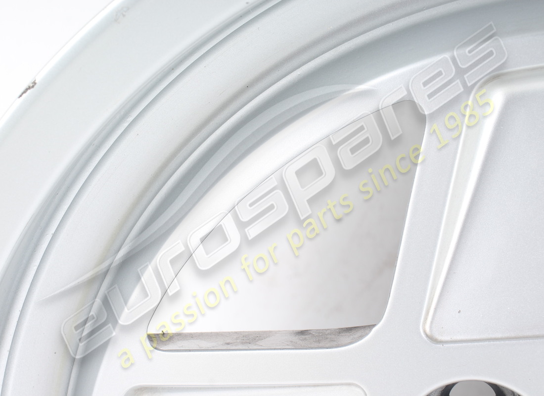 GEBRAUCHTES FERRARI VORDERRAD 7JX16. TEILENUMMER 137079 (2) gebrauchtes ferrari vorderrad 7jx16. teilenummer 137079 (2)