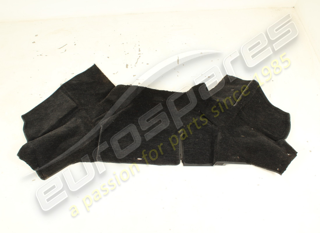 GEBRAUCHT Ferrari GEPÄCKRAUM-TEPPICHSATZ RHD SCHWARZ . TEILENUMMER 61571000 (1)