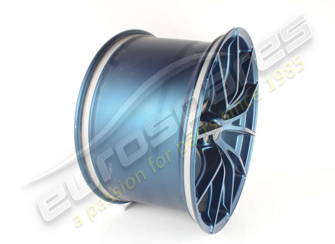 gebrauchtes ferrari hinterrad. teilenummer 323895 (2)
