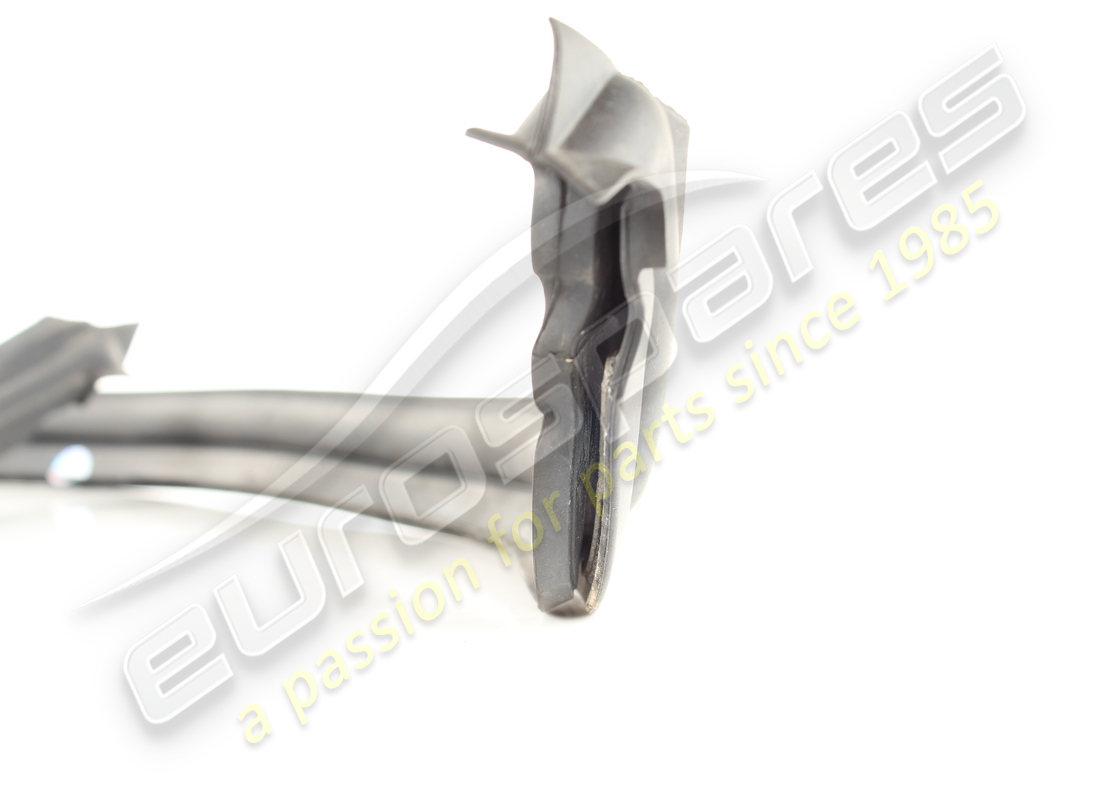 verwendete ferrari dichtung der unterwindschutzscheibe. teilenummer 088973300 (3)