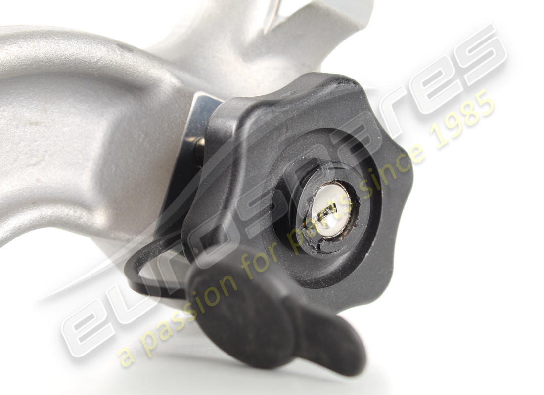 gebrauchte maserati abschlepphaken. teilenummer 670036474 (2)