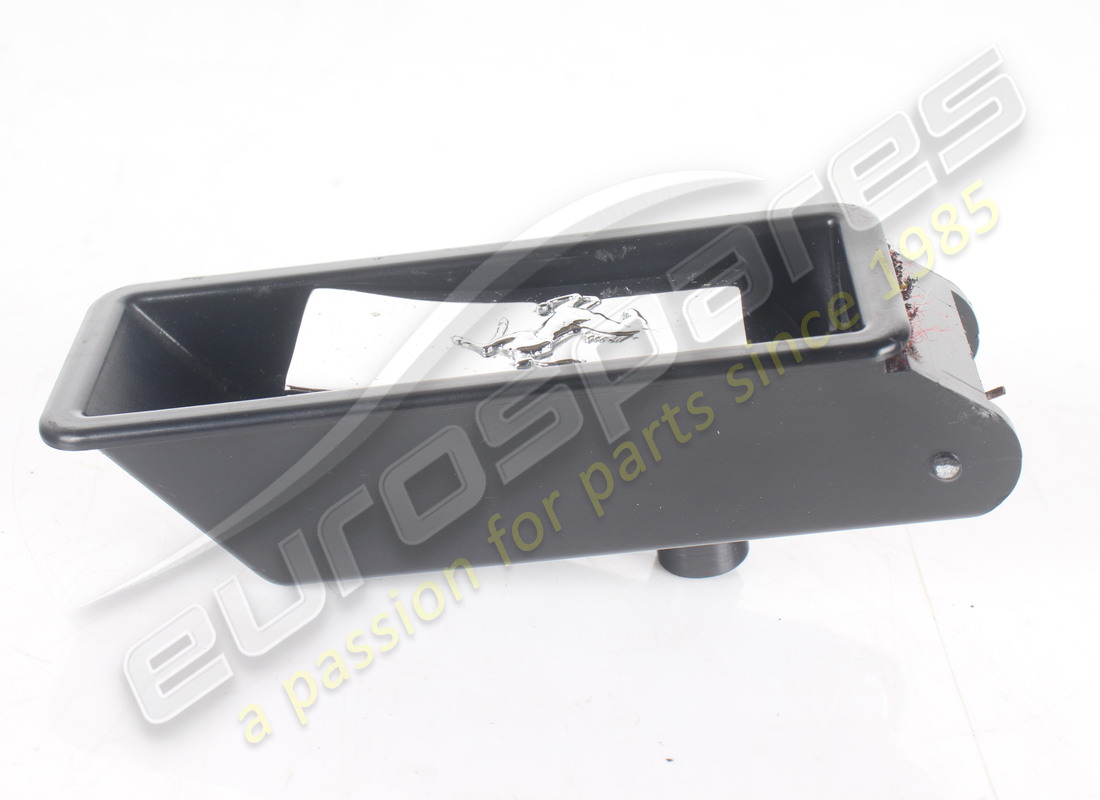 GEBRAUCHTER FERRARI INNEN-STOßSTANGENÖFFNUNGSGRIFF (GEPRÄGTES PFERDEMOTIV). TEILENUMMER 63011800 (2) gebrauchter ferrari innen-stoßstangenöffnungsgriff (geprägtes pferdemotiv). teilenummer 63011800 (2)