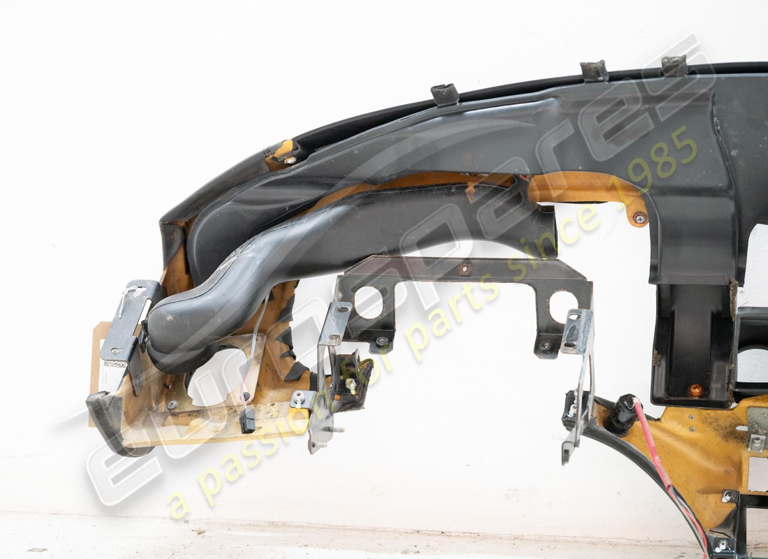 beschädigte ferrari rhd-armaturenbaugruppe in schwarz vm8500. teilenummer 65113800 (10)