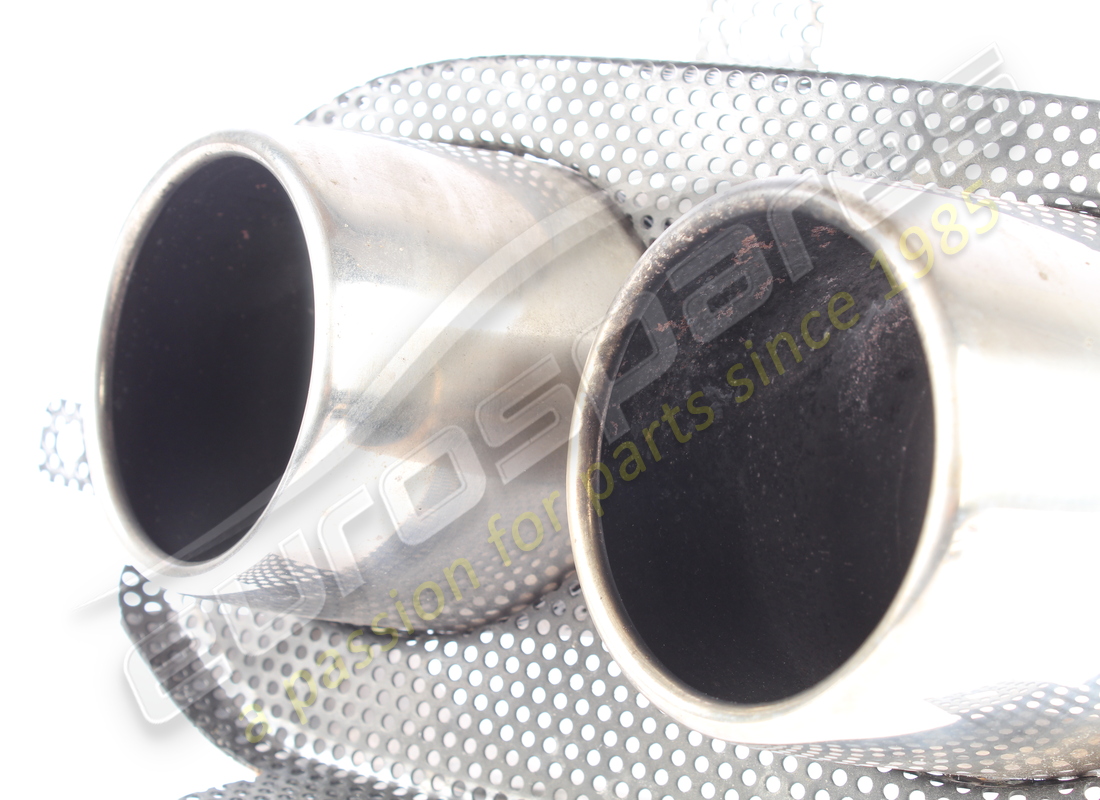 GEBRAUCHTER FERRARI RECHTER ENDROHRGITTER. TEILENUMMER 86090600 (3) gebrauchter ferrari rechter endrohrgitter. teilenummer 86090600 (3)