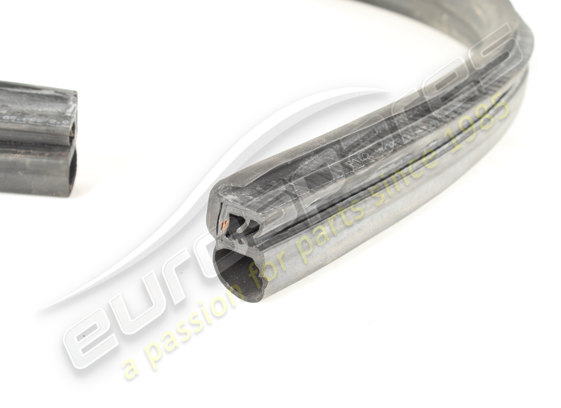 VERWENDETE UNTERE DICHTUNG FERRARI. TEILENUMMER 83987400 (2) verwendete untere dichtung ferrari. teilenummer 83987400 (2)