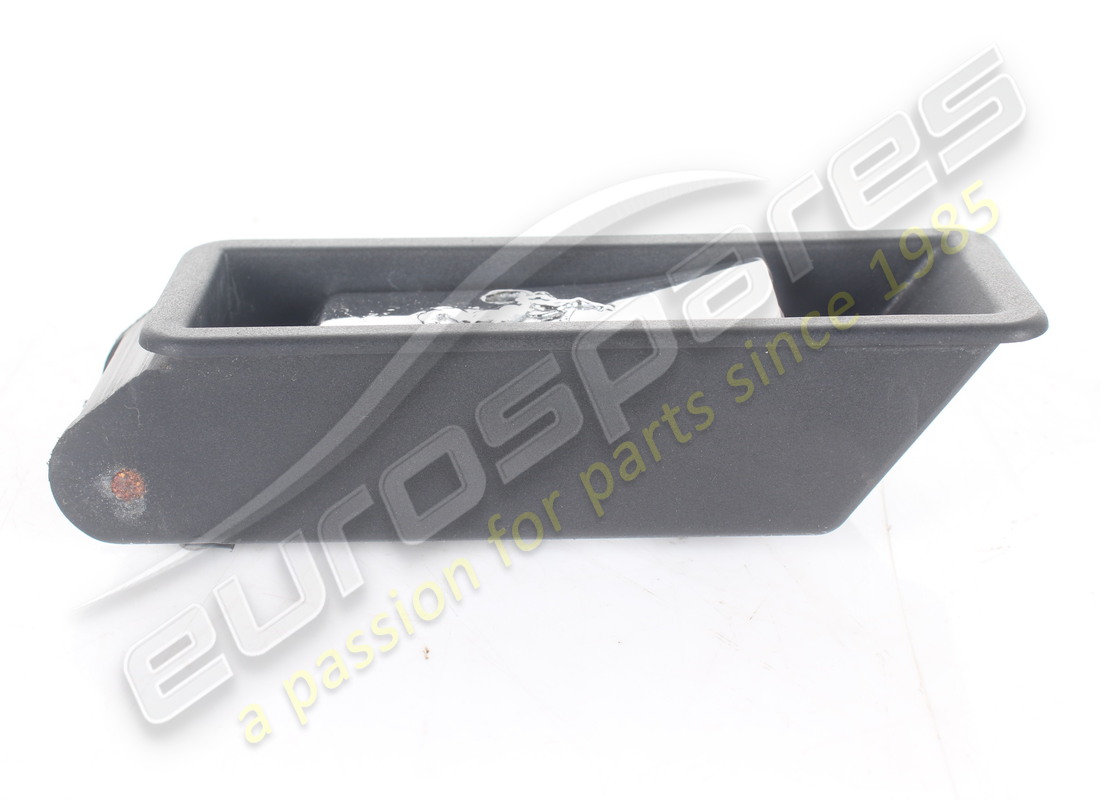 BESCHÄDIGTER FERRARI INNERER KLAPPENTRIEGELUNGSGRIFF (GEPRÄGTES PFERDEMOTIV). TEILENUMMER 63011800 (3) beschädigter ferrari innerer klappentriegelungsgriff (geprägtes pferdemotiv). teilenummer 63011800 (3)