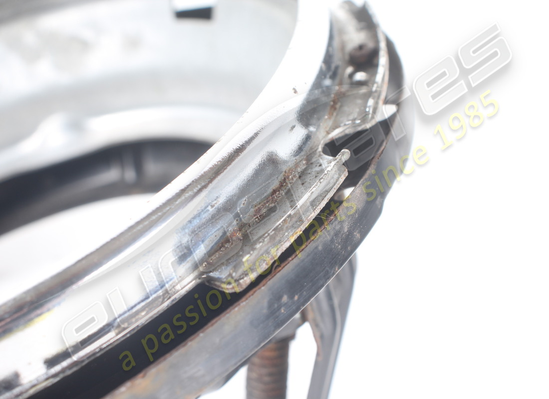 GEBRAUCHTE FERRARI SCHEINWERFERSCHALE. TEILENUMMER 60154804 (3) gebrauchte ferrari scheinwerferschale. teilenummer 60154804 (3)