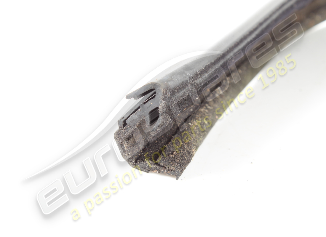 GEBRAUCHT MASERATI FÜHRUNGSDICHTUNG FÜR VORDERES LINKES FENSTER TEILENUMMER 377730123 (2) gebraucht maserati führungsdichtung für vorderes linkes fenster teilenummer 377730123 (2)