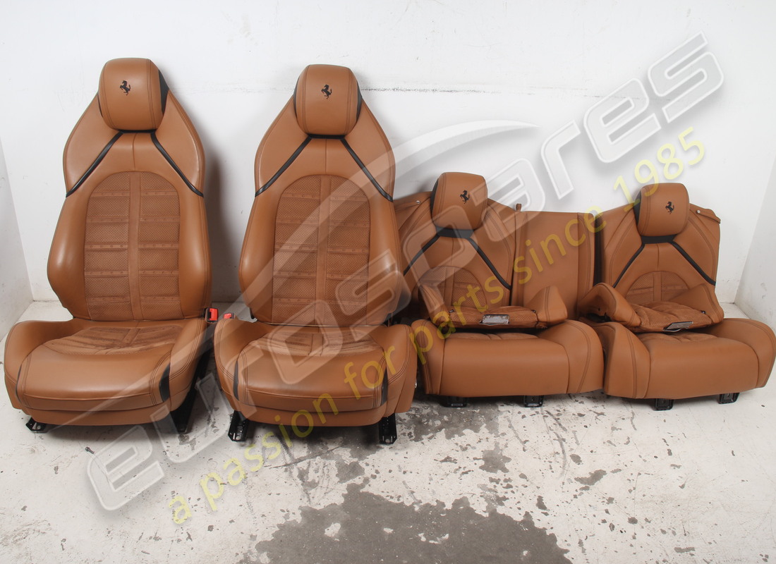GEBRAUCHT Ferrari KOMPLETTES SITZSET IN CUOIO-LEDER UND ALCANTARA. TEILENUMMER EAP1723564 (1)