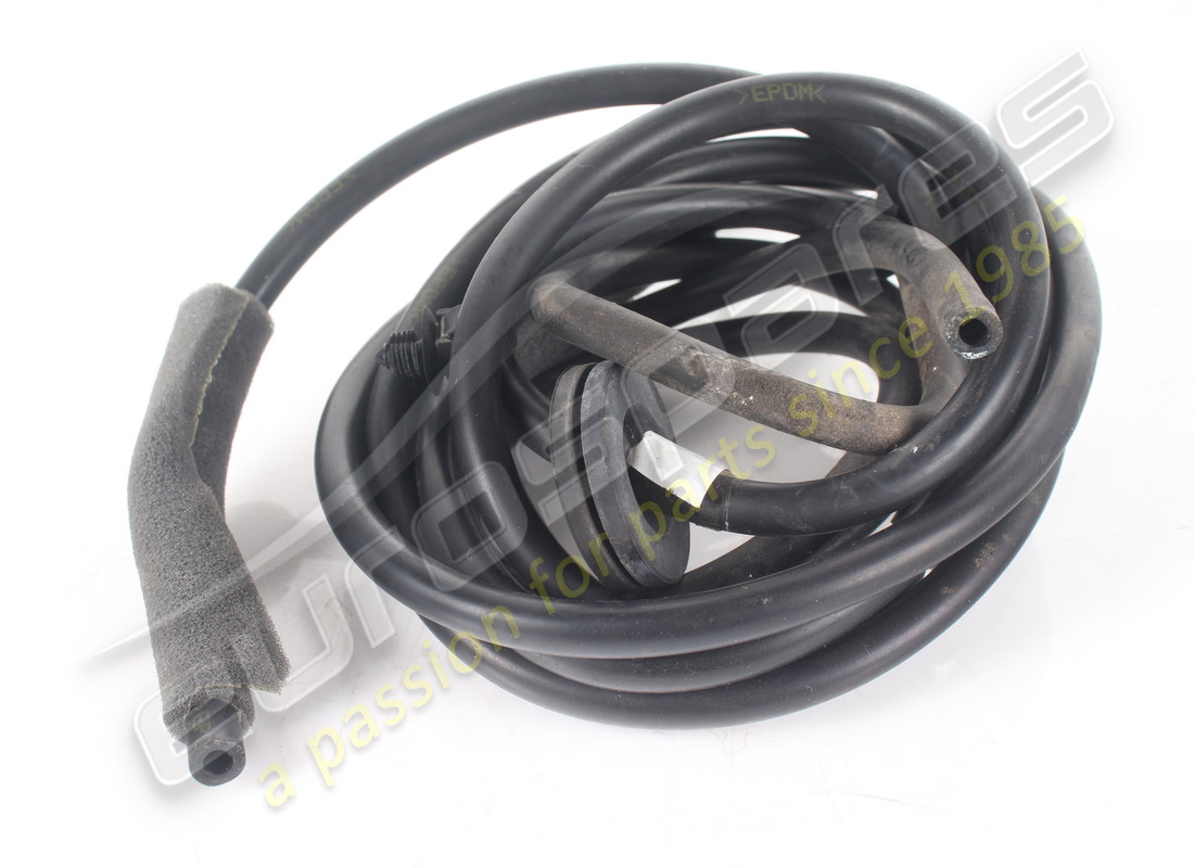 GEBRAUCHTES FERRARI ROHR VON ELEKTRISCHER PUMPE. TEILENUMMER 82199400 (1) gebrauchtes ferrari rohr von elektrischer pumpe. teilenummer 82199400 (1)