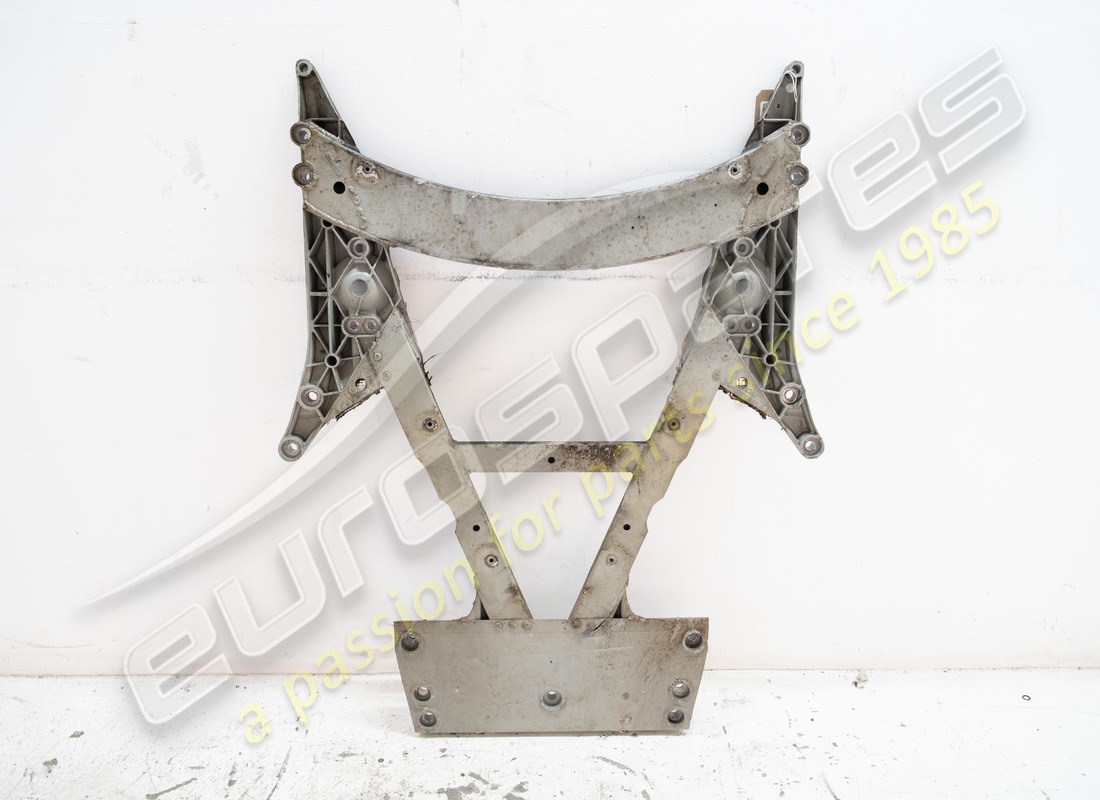 beschädigter ferrari motorhilfsrahmen. teilenummer 985265529 (5)