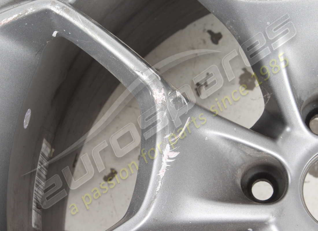 gebrauchtes lamborghini hinterrad. teilenummer 4t0601017a (4)