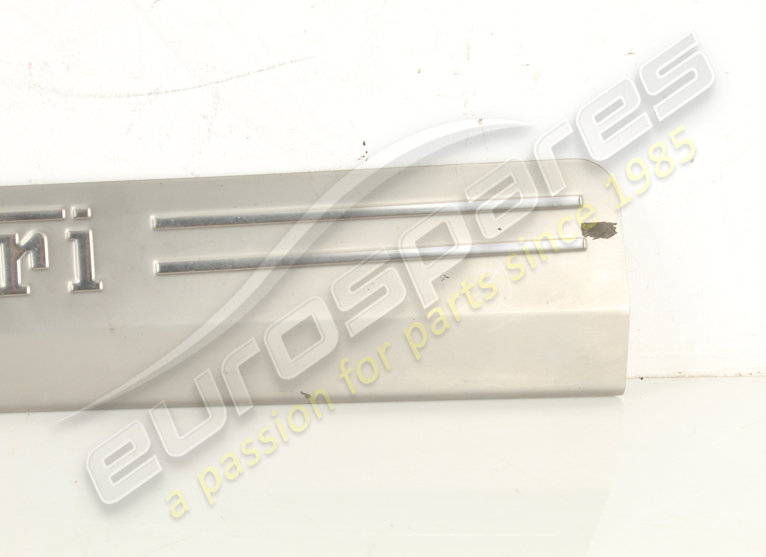 GEBRAUCHTE Ferrari RECHTE KICKPLATTE. TEILENUMMER 81361800 (1)