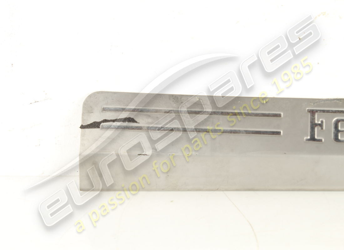 GEBRAUCHTE Ferrari LINKE KICKPLATTE. TEILENUMMER 81362300 (1)