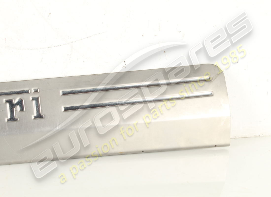 gebrauchte ferrari rechte trittplatte. teilenummer 81361800 (3)