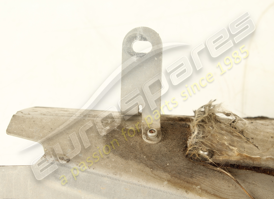 GEBRAUCHT FERRARI RECHTS GETRIEBE HITZESCHILD. TEILENUMMER 272274 (3) gebraucht ferrari rechts getriebe hitzeschild. teilenummer 272274 (3)