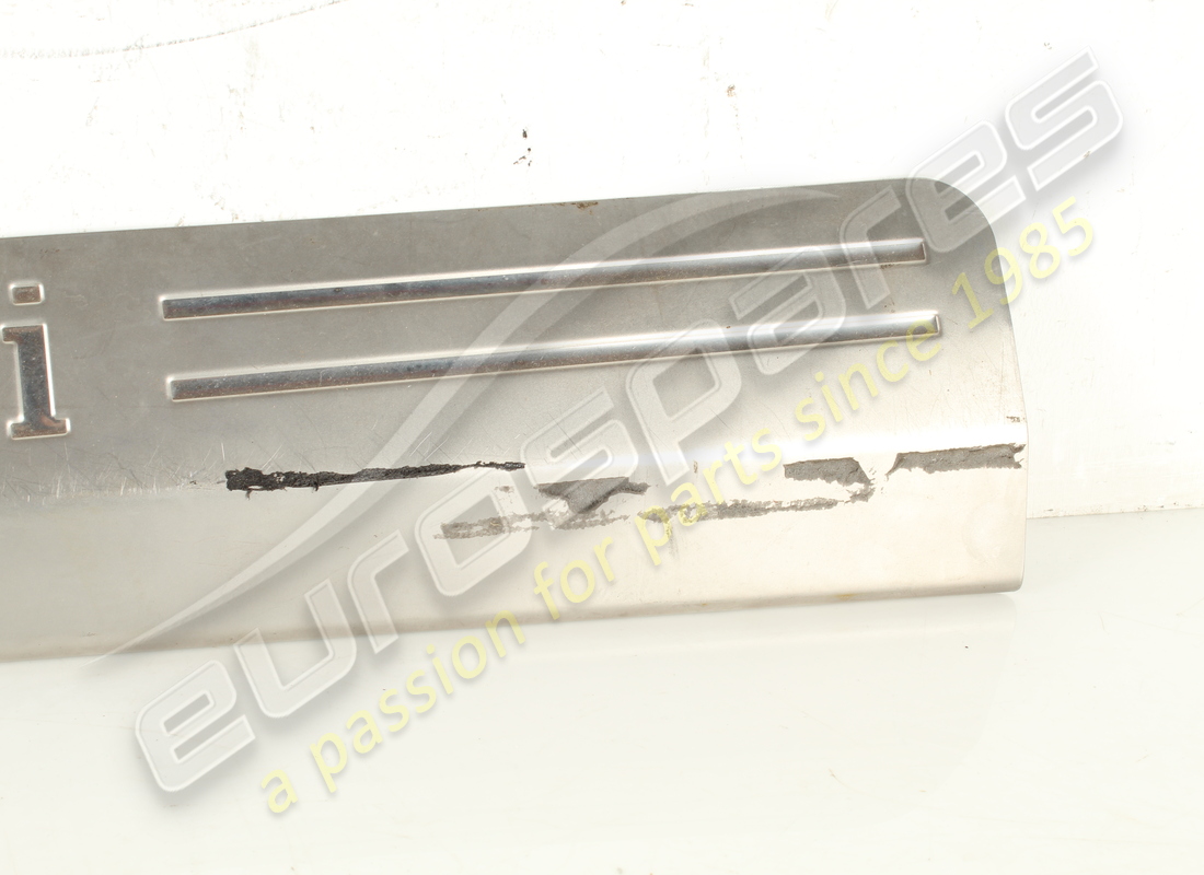 gebrauchte ferrari rechte trittplatte. teilenummer 81361800 (3)