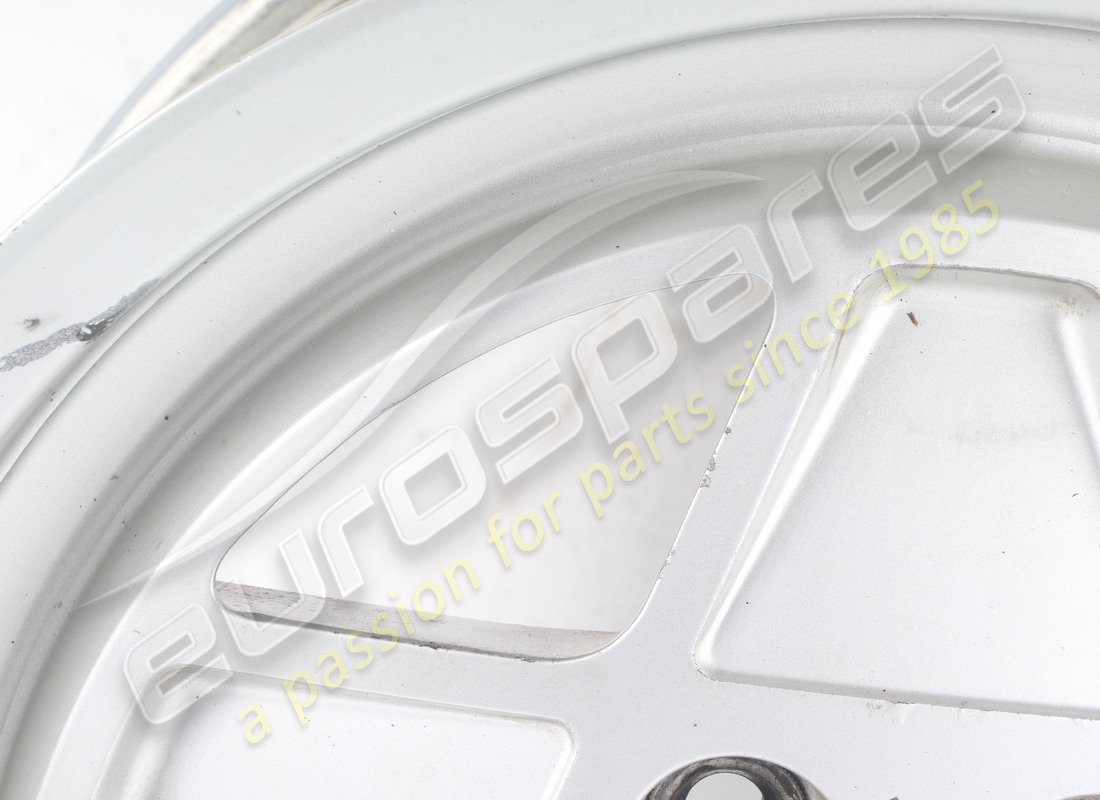 gebrauchtes ferrari hinteres strassenrad 8jx16. teilenummer 130905 (5)
