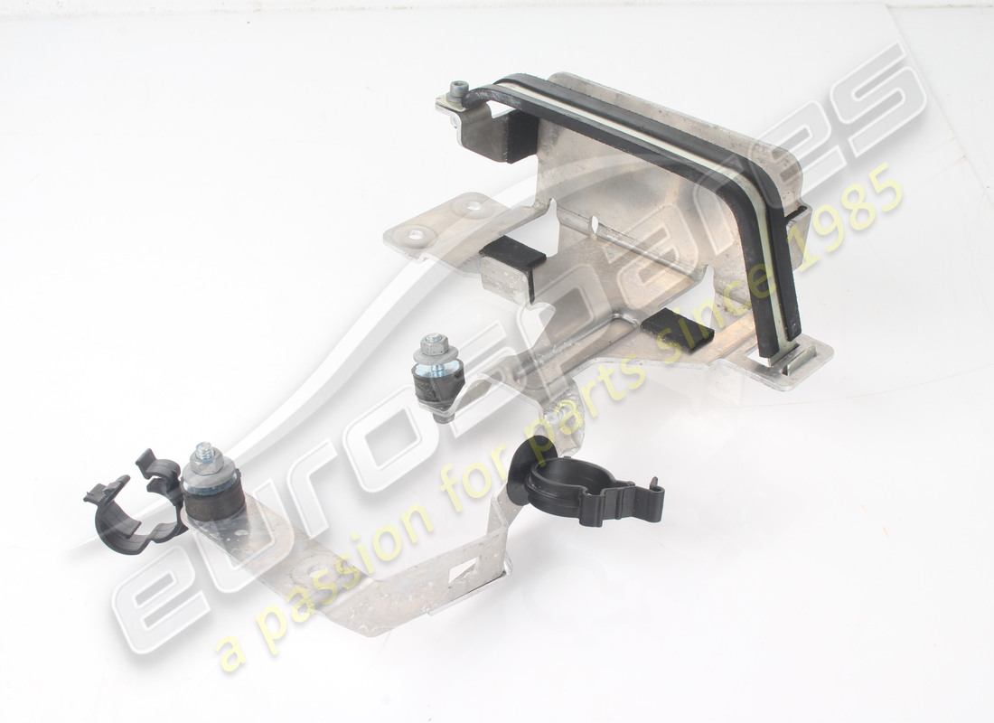 GEBRAUCHTER Ferrari STAFFA SOSTEGNO-KÜHLER. TEILENUMMER 848233 (1) GEBRAUCHTER Ferrari STAFFA SOSTEGNO-KÜHLER. TEILENUMMER 848233 (1)