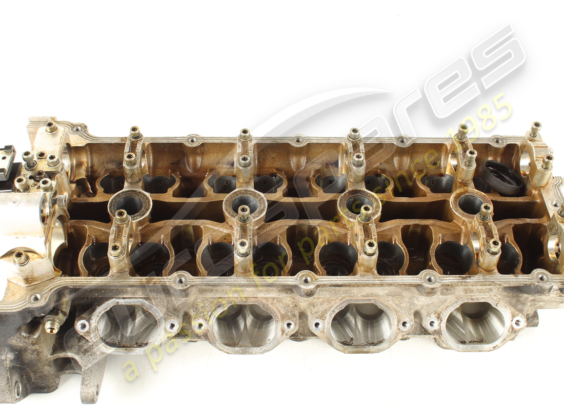 used maserati rh head with guides. part number 218037 (4)