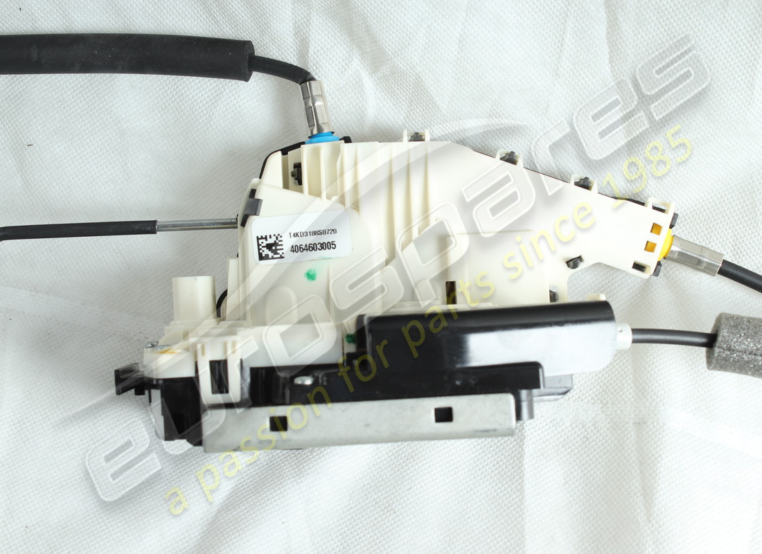 neues maserati rechtes vordertürschloss. teilenummer 670107780 (2)