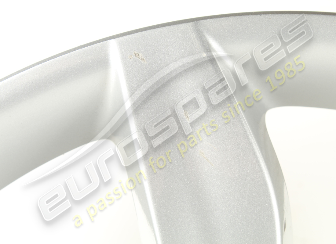 gebrauchtes ferrari hinterrad. teilenummer 336551 (3)